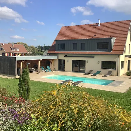 Dom wakacyjny Superbe Villa Jacuzzi & Piscine Au Coeur Des Vignes *